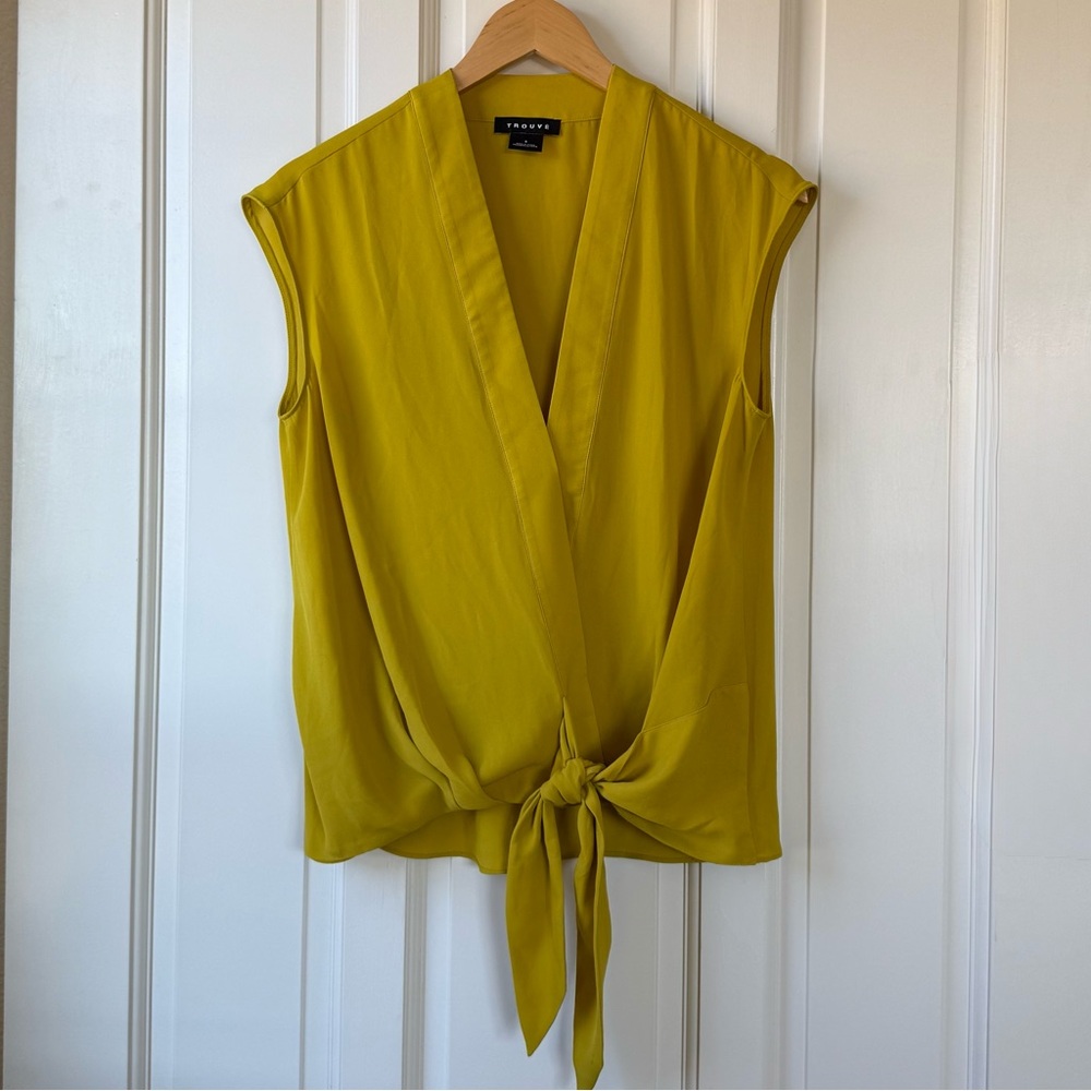 Trouvé EUC Yellow Sleeveless Tie Front V-Neck Blouse Women's Small